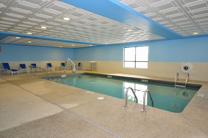 Imagen de la piscina del Hotel Holiday Inn Express Boston-brockton. Foto 20