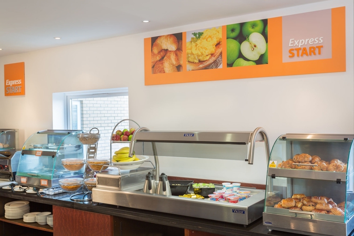 Imagen del bar/restaurante del Hotel Holiday Inn Express Braintree. Foto 2