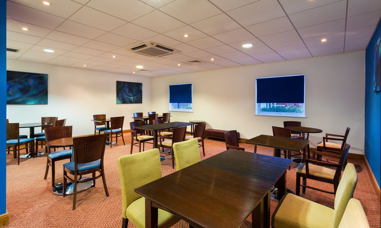 Imagen del bar/restaurante del Hotel Holiday Inn Express Braintree. Foto 4