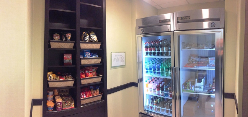 Imagen del bar/restaurante del Hotel Holiday Inn Express Brandon Tampa. Foto 2