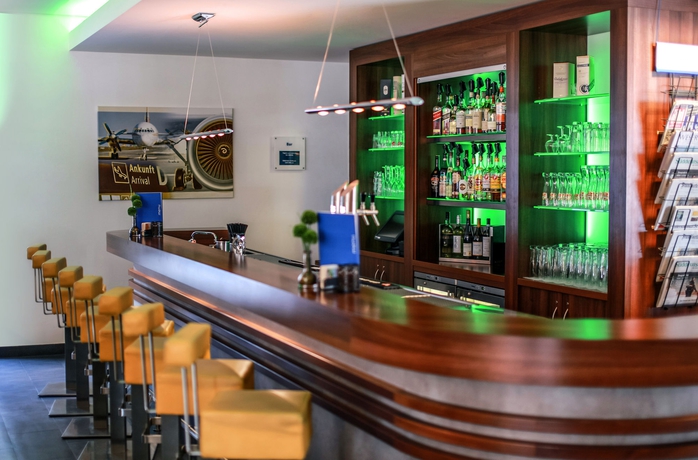 Imagen de los interiores del Hotel Holiday Inn Express Bremen Airport. Foto 16