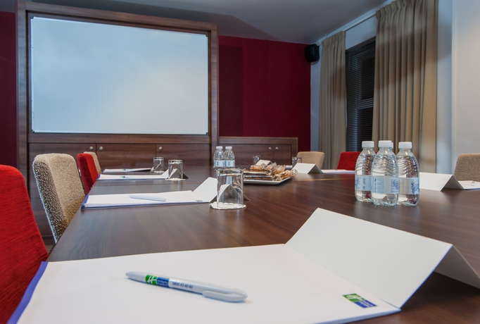 Imagen de los interiores del Hotel Holiday Inn Express Bristol - Filton by IHG. Foto 10