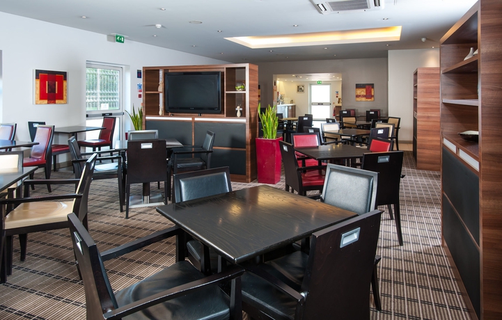 Imagen del bar/restaurante del Hotel Holiday Inn Express Bristol - Filton by IHG. Foto 7