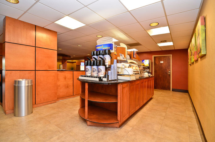 Imagen del bar/restaurante del Hotel Holiday Inn Express Burlington, An Ihg. Foto 3