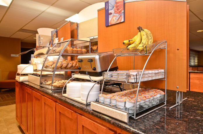 Imagen del bar/restaurante del Hotel Holiday Inn Express Burlington, An Ihg. Foto 4