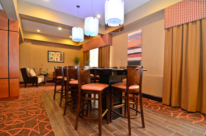 Imagen de los interiores del Hotel Holiday Inn Express Burlington, An Ihg. Foto 11