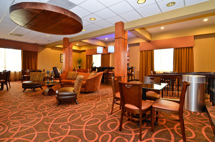 Imagen del bar/restaurante del Hotel Holiday Inn Express Burlington, An Ihg. Foto 5