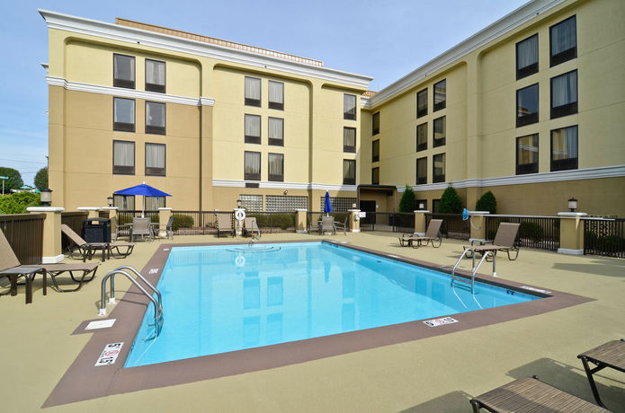 Imagen de la piscina del Hotel Holiday Inn Express Burlington, An Ihg. Foto 16