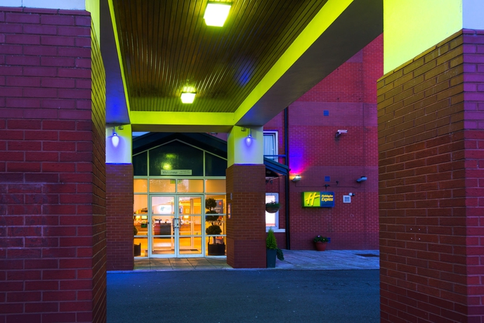 Imagen de los exteriores del Hotel Holiday Inn Express Burton Upon Trent, An Ihg. Foto 11