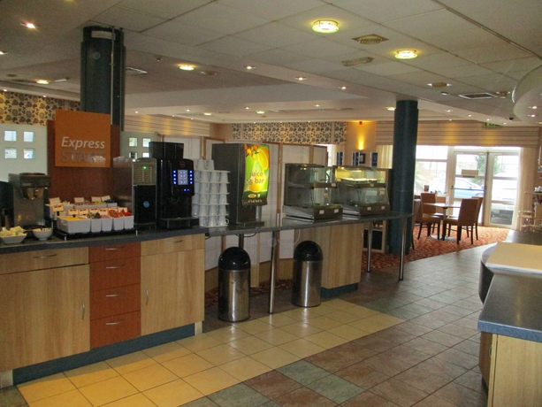 Imagen del bar/restaurante del Hotel Holiday Inn Express Burton Upon Trent, An Ihg. Foto 3