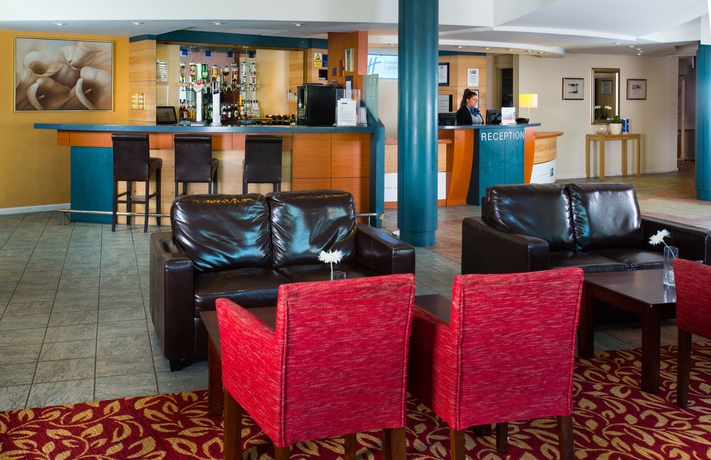 Imagen del bar/restaurante del Hotel Holiday Inn Express Burton Upon Trent, An Ihg. Foto 6