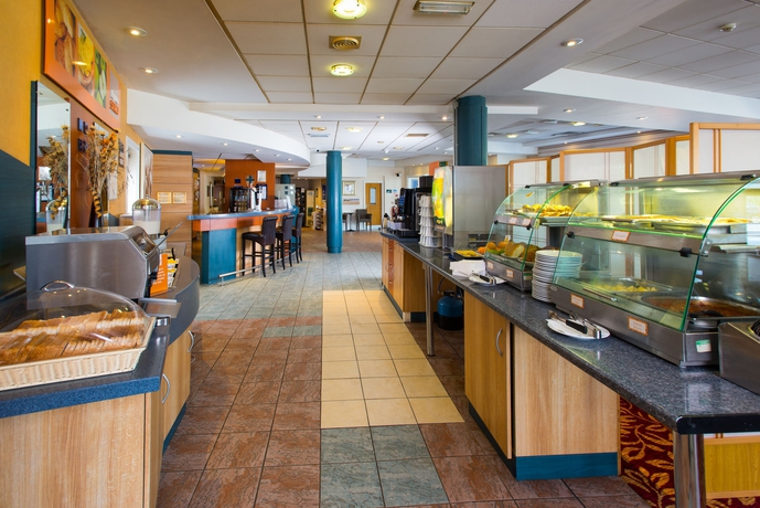 Imagen del bar/restaurante del Hotel Holiday Inn Express Burton Upon Trent, An Ihg. Foto 7