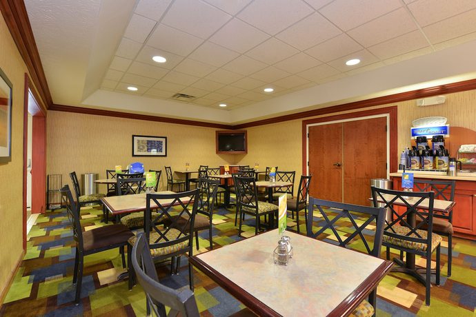 Imagen de los interiores del Hotel Holiday Inn Express Campbellsville, An Ihg. Foto 18