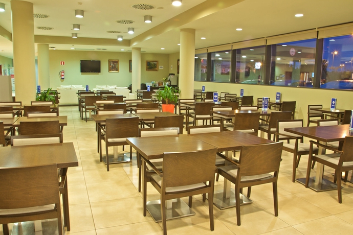 Imagen del bar/restaurante del Hotel Holiday Inn Express Campo De Gibraltar - Barrios, An Ihg. Foto 2