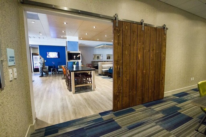 Imagen del bar/restaurante del Hotel Holiday Inn Express Canton, An Ihg. Foto 2