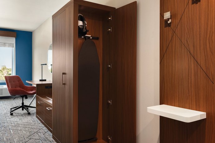 Imagen de la habitación del Hotel Holiday Inn Express Cape Canaveral. Foto 17