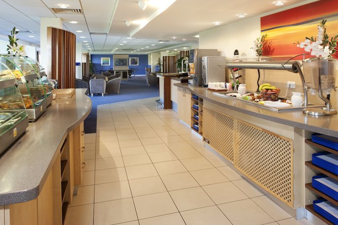 Imagen del bar/restaurante del Hotel Holiday Inn Express Cardiff Airport, An Ihg. Foto 4