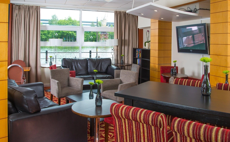 Imagen de los interiores del Hotel Holiday Inn Express Cardiff Bay, An Ihg. Foto 16
