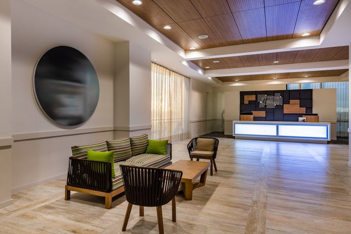 Imagen de los interiores del Hotel Holiday Inn Express Cartagena Manga, An Ihg. Foto 19