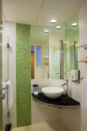 Imagen de la habitación del Hotel Holiday Inn Express Causeway Bay Hong Kong, An Ihg. Foto 12