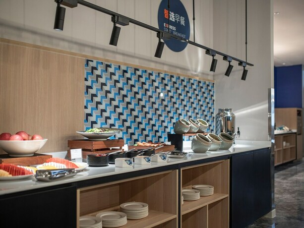 Imagen del bar/restaurante del Hotel Holiday Inn Express Changchun Jingyue, An Ihg. Foto 13
