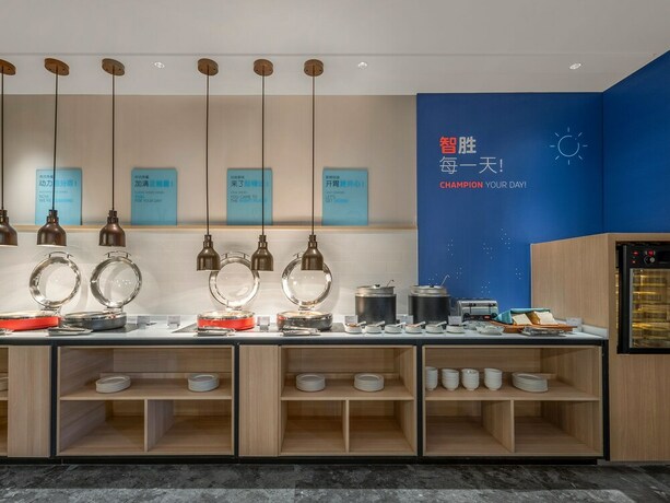 Imagen del bar/restaurante del Hotel Holiday Inn Express Changchun Jingyue, An Ihg. Foto 15