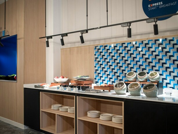 Imagen del bar/restaurante del Hotel Holiday Inn Express Changchun Jingyue, An Ihg. Foto 17