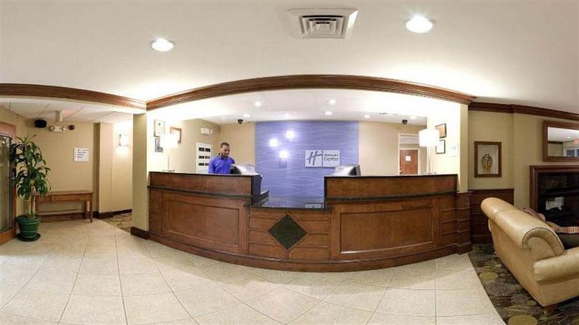Imagen de los interiores del Hotel Holiday Inn Express Chapel Hill. Foto 9