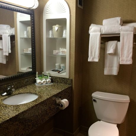 Imagen de los interiores del Hotel Holiday Inn Express Chapel Hill. Foto 11