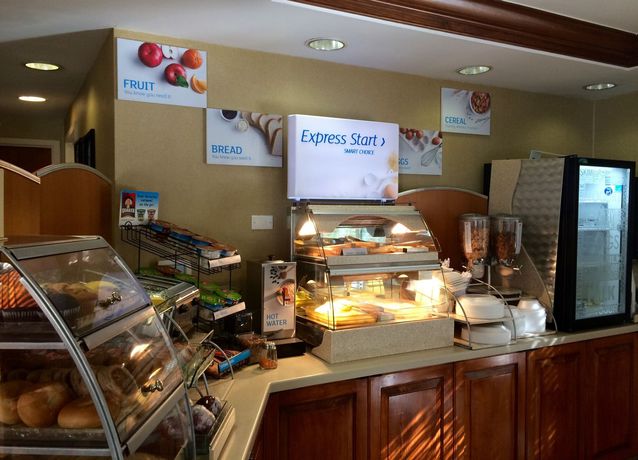 Imagen de los interiores del Hotel Holiday Inn Express Chapel Hill. Foto 12