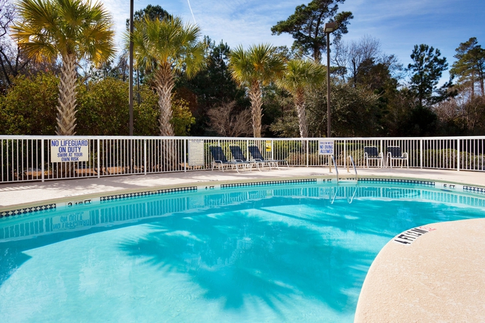 Imagen de la piscina del Hotel Holiday Inn Express Charleston US Hwy 17 & I-526. Foto 16