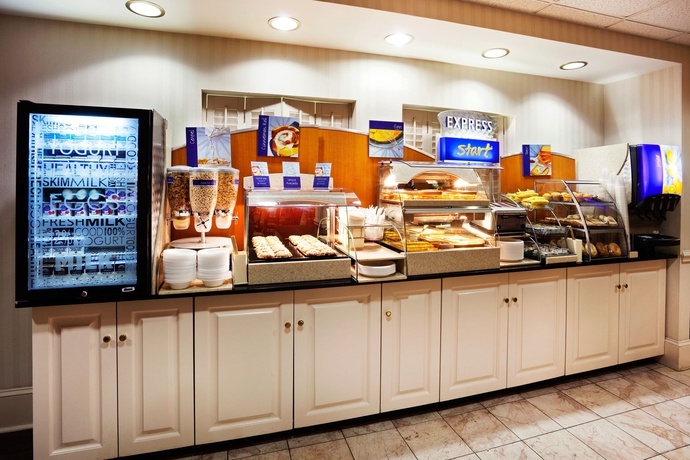 Imagen del bar/restaurante del Hotel Holiday Inn Express Charleston US Hwy 17 & I-526. Foto 4