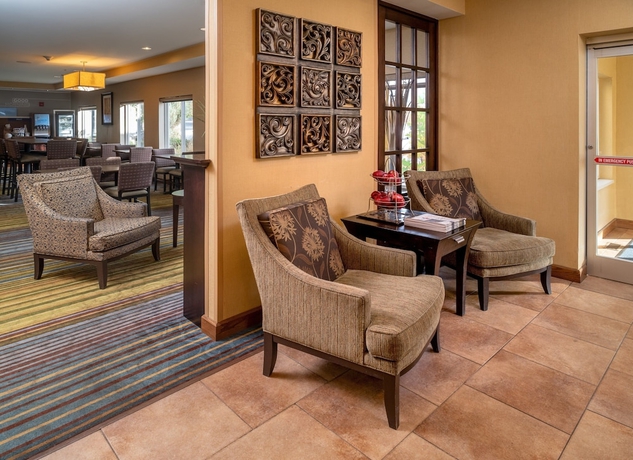 Imagen de los interiores del Hotel Holiday Inn Express Charleston-kanawha City, An Ihg. Foto 16