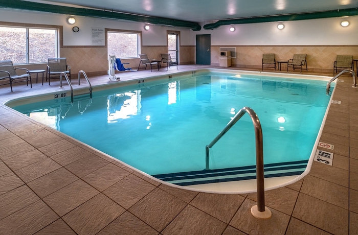 Imagen de la piscina del Hotel Holiday Inn Express Charleston-kanawha City, An Ihg. Foto 19