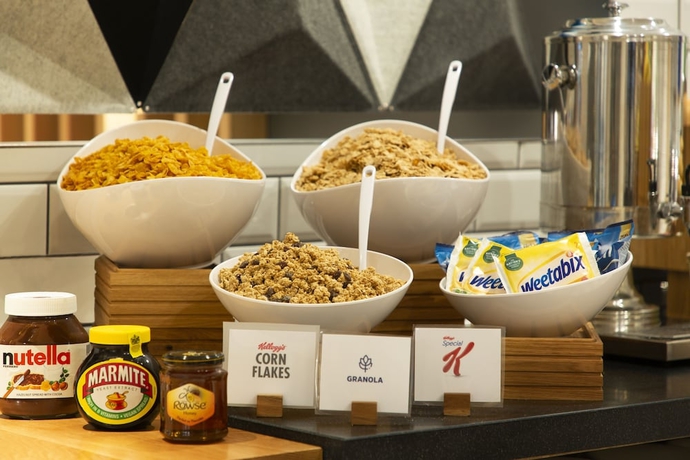 Imagen del bar/restaurante del Hotel Holiday Inn Express Cheltenham, An Ihg. Foto 5