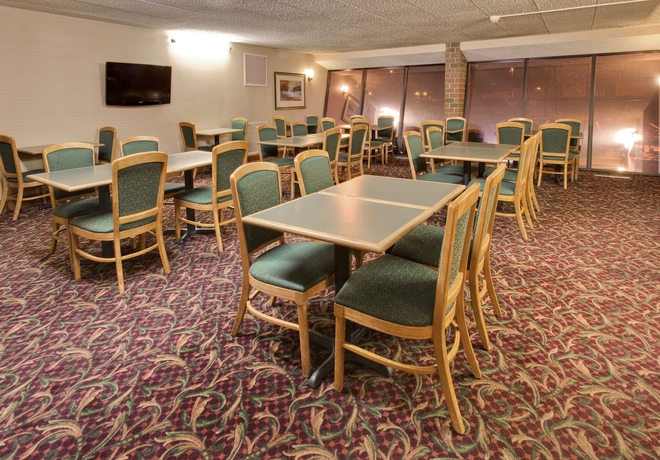 Imagen del bar/restaurante del Hotel Holiday Inn Express Chicago-downers Grove, An Ihg. Foto 3