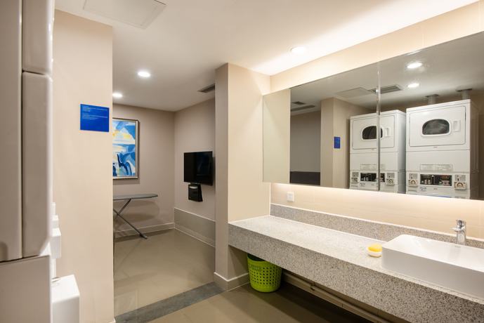 Imagen del bar/restaurante del Hotel Holiday Inn Express Chongqing University Town. Foto 3