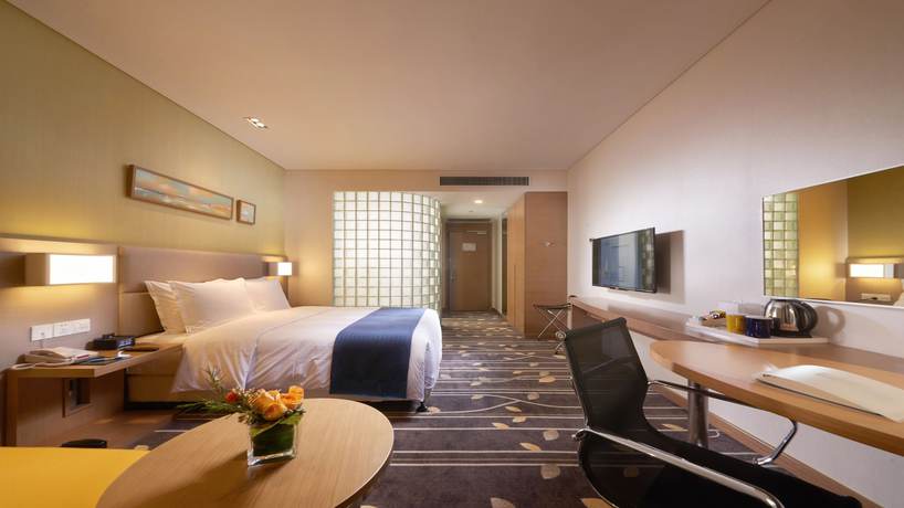 Imagen de los interiores del Hotel Holiday Inn Express Chongqing University Town. Foto 18