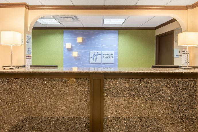 Imagen de los interiores del Hotel Holiday Inn Express Cleveland Airport - Brookpark, An Ihg. Foto 18