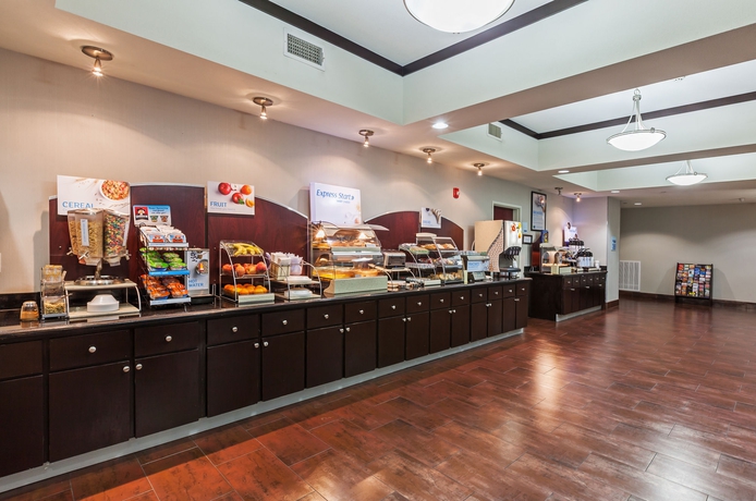 Imagen del bar/restaurante del Hotel Holiday Inn Express Cleveland, An Ihg. Foto 5