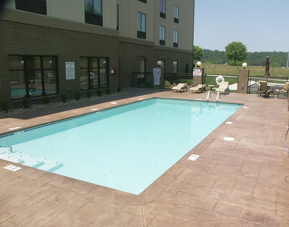 Imagen de la piscina del Hotel Holiday Inn Express Cleveland Northwest, An Ihg. Foto 18