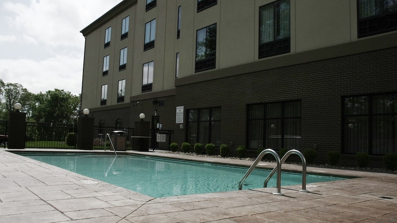 Imagen de la piscina del Hotel Holiday Inn Express Cleveland Northwest, An Ihg. Foto 19