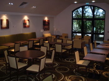 Imagen del bar/restaurante del Hotel Holiday Inn Express Colchester. Foto 2