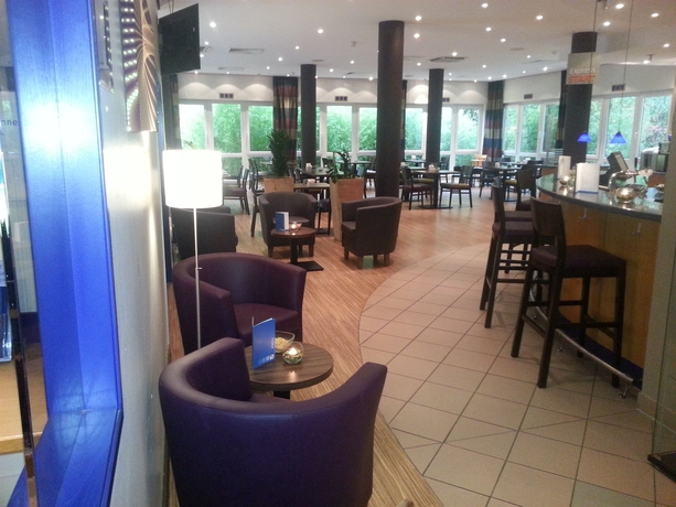 Imagen del bar/restaurante del Hotel Holiday Inn Express Colonia -Troisdorff. Foto 3