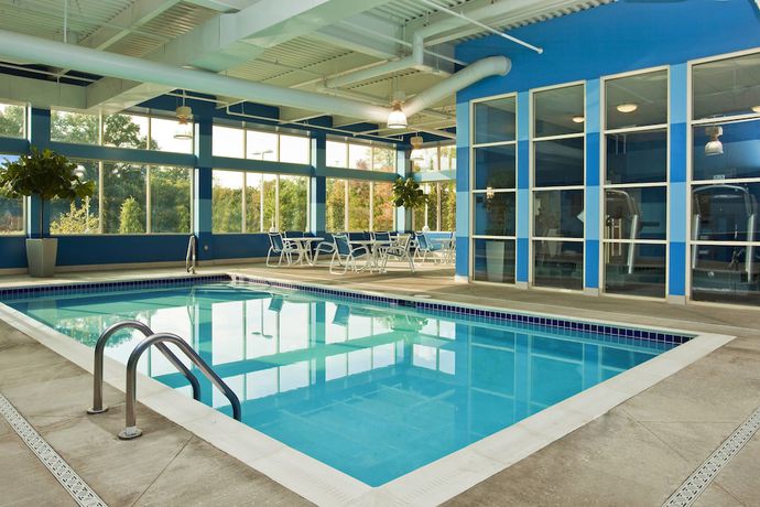 Imagen de la piscina del Hotel Holiday Inn Express Columbus Airport - Easton, An Ihg. Foto 10