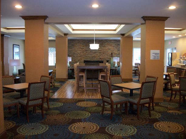 Imagen del bar/restaurante del Hotel Holiday Inn Express - Cortland. Foto 2