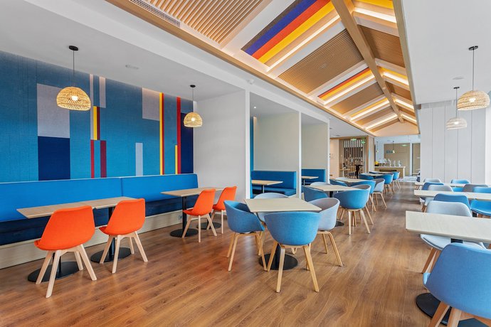 Imagen del bar/restaurante del Hotel Holiday Inn Express Dali Xiaguan, An Ihg. Foto 4