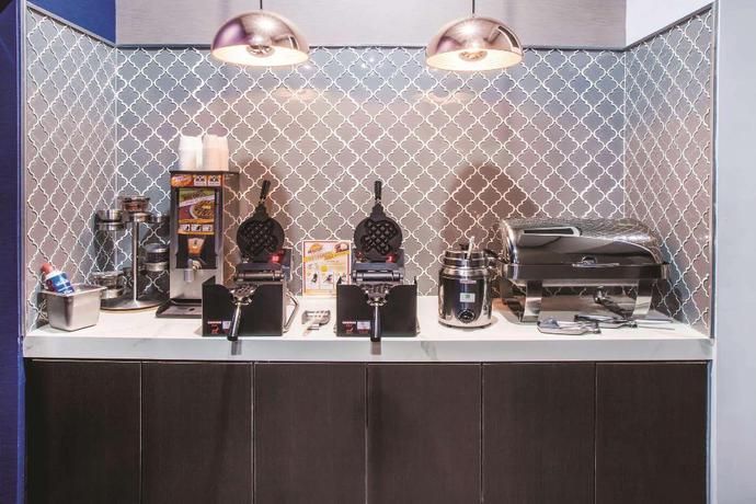 Imagen del bar/restaurante del Hotel Holiday Inn Express Dallas Downtown, An Ihg. Foto 9