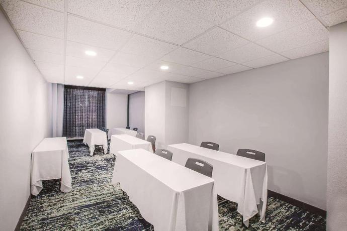 Imagen de los interiores del Hotel Holiday Inn Express Dallas Downtown, An Ihg. Foto 16