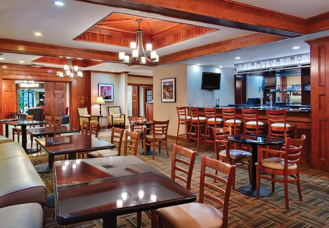 Imagen del bar/restaurante del Hotel Holiday Inn Express Dallas Medical-Market Center by IHG. Foto 6